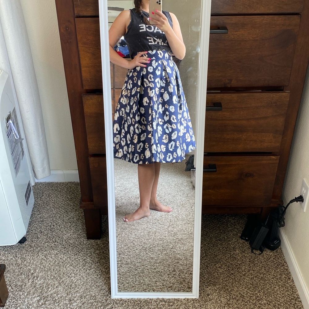 Stunning ELiza J. Navy and gold jacquard formal skirt w/pockets